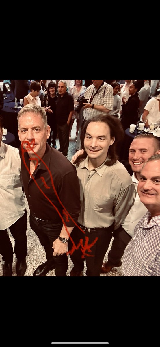 Sadaray's tweet photo. Hey @TroyAikman weird pic man https://t.co/GNlJjfYNfW