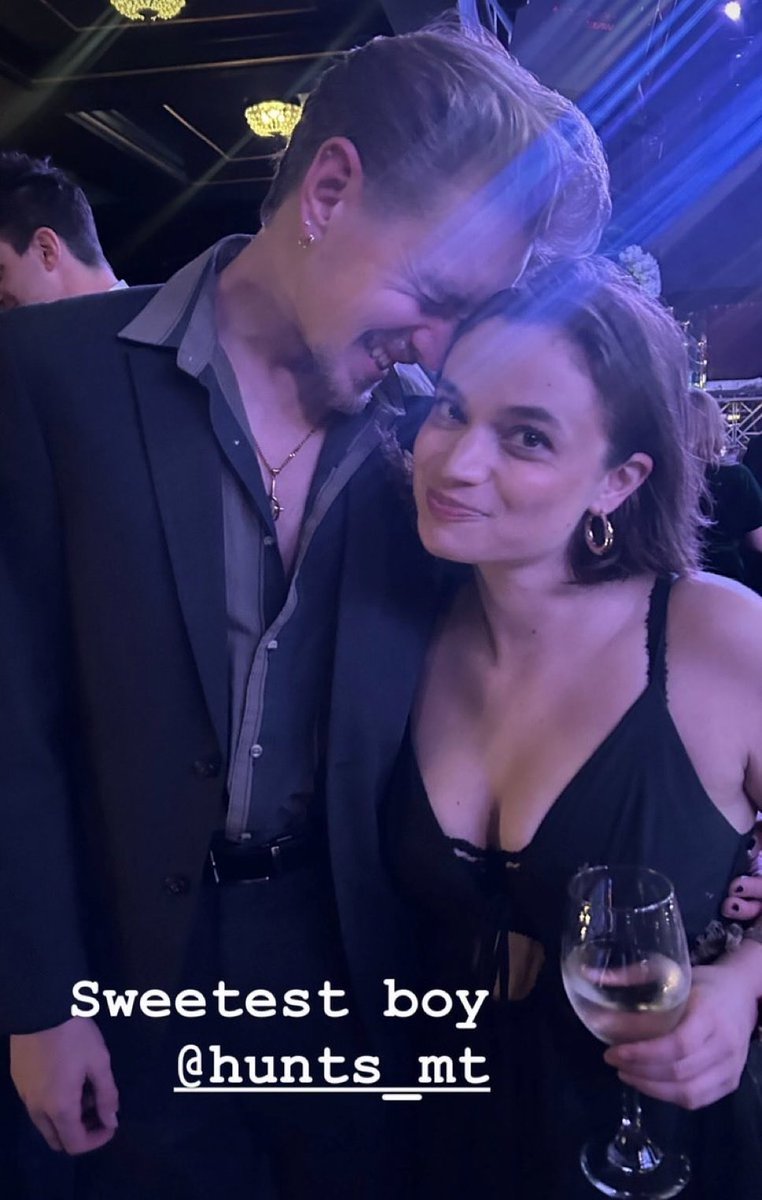 flanoclock's tweet photo. putting her in my pocket https://t.co/IFX8faAjN6