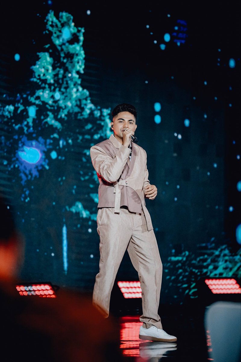 picheverse_ofc's tweet image. Just doing his thing, but the charisma’s there. #PicheKota at IDX - Anugerah Inovasi Indonesia 2025