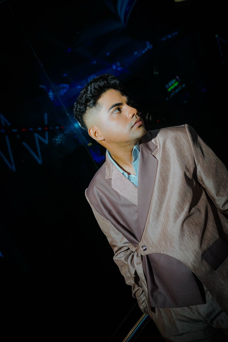 picheverse_ofc's tweet image. Just doing his thing, but the charisma’s there. #PicheKota at IDX - Anugerah Inovasi Indonesia 2025