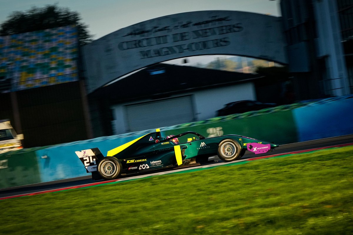 #HoosierFormulaCup / Magny-Cours. <a href="/nano_lopezc/">Nano Lopez</a> (TS Corse) fue 4º, 2º y 4º en la penúltima cita tras salir 7º, 4º y 2º, con lo que sigue liderando el torneo por casi el 50% de los puntos en juego. Ganaron sus principales rivales: Hugh Barter (C1 y C3, -43) y Dylan Estre (C2, -56).