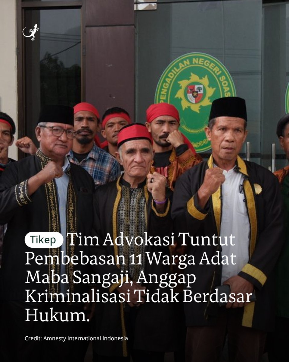 MongabayID's tweet image. Tim Advokasi Anti Kriminalisasi (TAKI) menyampaikan nota pembelaan atau pleidoi terhadap sebelas warga adat Maba Sangaji, Halmahera Timur, dalam sidang lanjutan yang digelar di Pengadilan Negeri Soasio, Tidore Kepulauan, pada Jumat, 10 Oktober 2025.