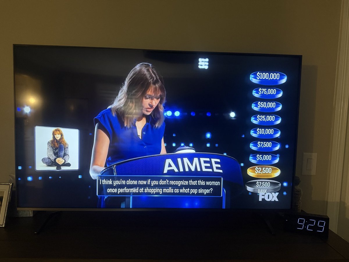 Pop quiz! 💋 Can you guess the answer?? When you’re a trivia question on <a href="/NBCWeakestLink/">Weakest Link</a> ❤️
#Tiffany #IThinkWereAloneNow #TheWeakestLink #80sPop