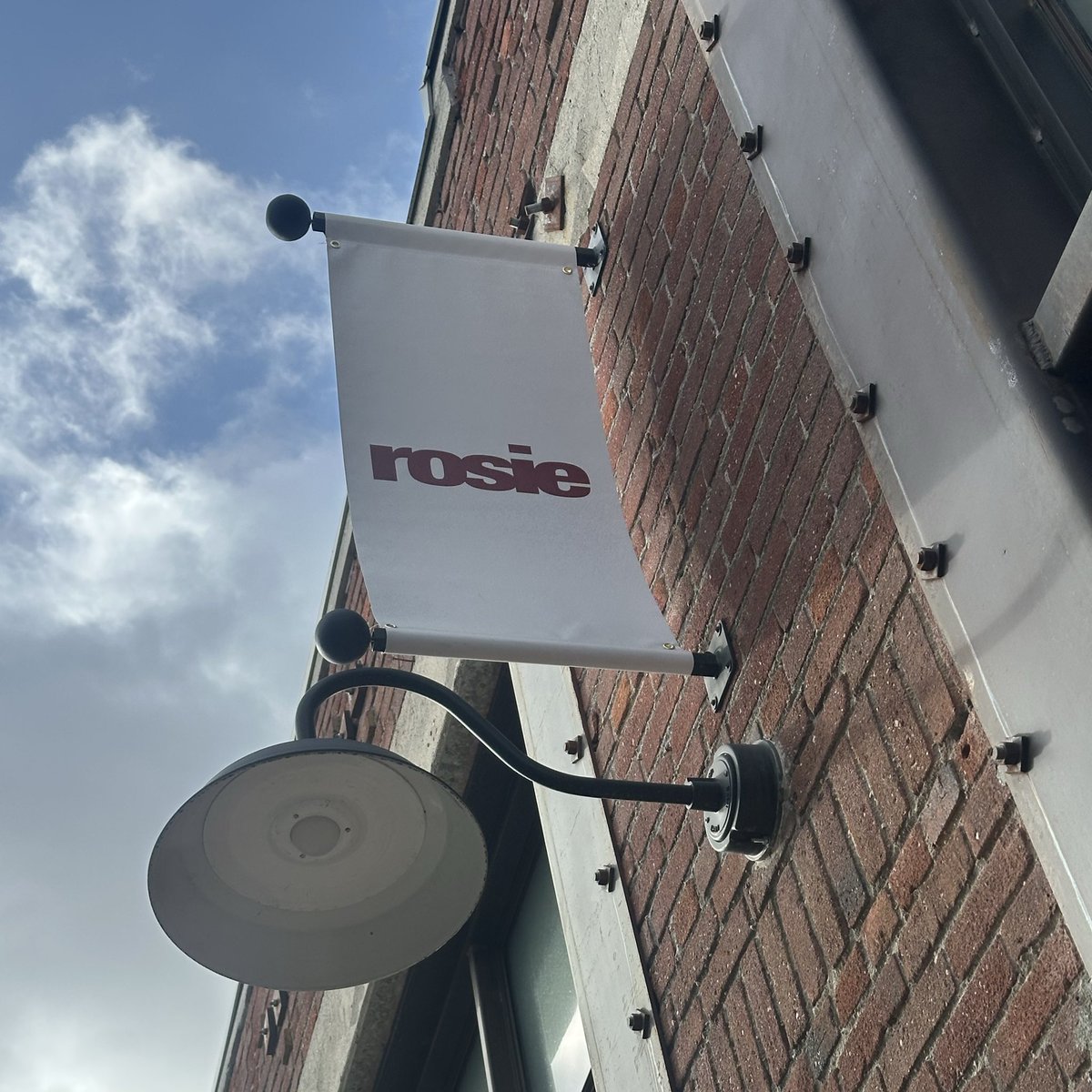 soospaghetti's tweet photo. i went to the rosie pop up in la today ! https://t.co/4Le2DSWCDR
