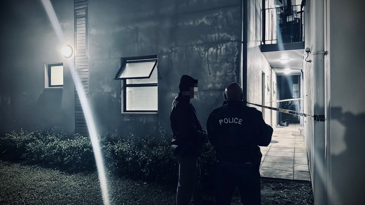 DasenThathiah's tweet image. BREAKING NEWS | Two suspected armed robbers have been shot dead during a takedown by KZN police in Waterfall. 

The men - wanted for cash-in-transit heists - were located in a complex a short while ago, where they allegedly opened fire on officers. 

Guns and explosives have been