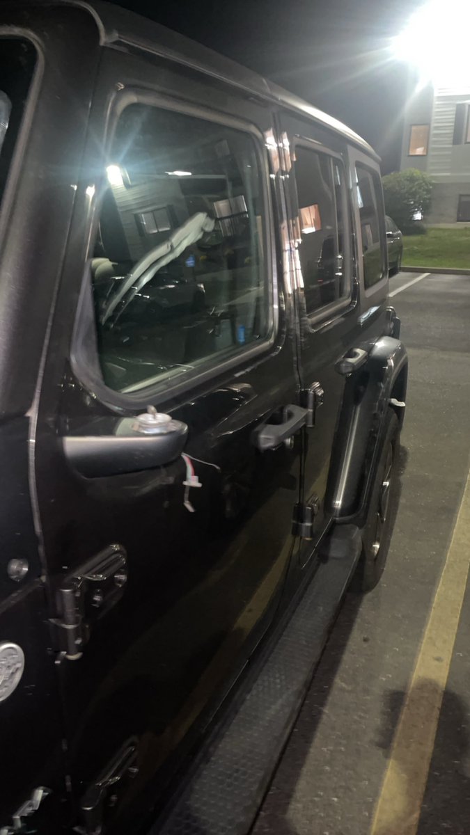 Clands13's tweet photo. Not the Jeep ��� https://t.co/g1n1j5MyAO