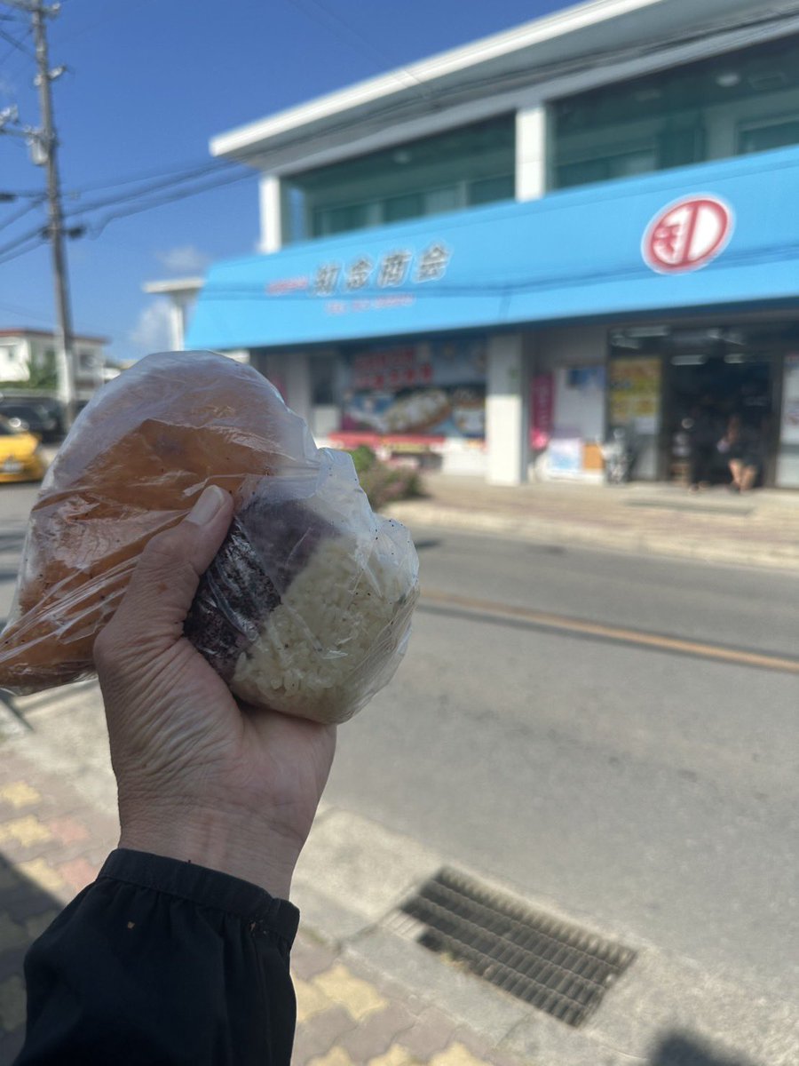 SerioleOkinawa's tweet image. 【おにぎりアクション2025vol.4】

こんにちは☀
本日のおにぎりアクション2025🍙

vol.4は...
FCセリオーレ沖縄が所属している糸満市サッカー協会の副会長を務めている平良昇さんからのおにぎりアクション🍙…