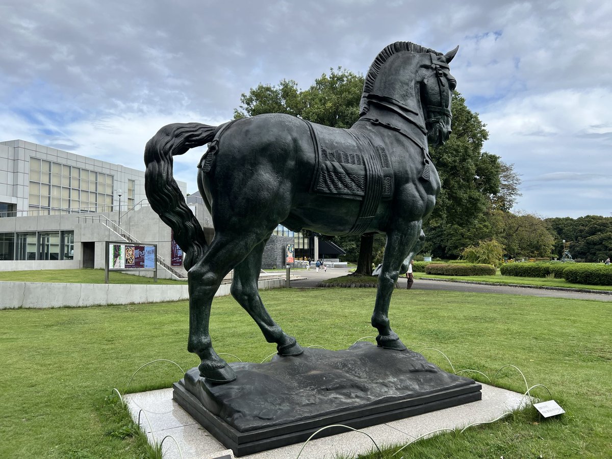 群馬県立近代美術館ですが、改めて振り返ると、2008年以来でした…磯崎新による設計。重厚な雰囲気の佇まいですが、群馬の森の景色をガラス窓から取り込むホールや細長いスロープなど、メリハリのある空間が広がっていて、割と好きな建物です。撮影不可でしたが、コレクション展も見ごたえありました。