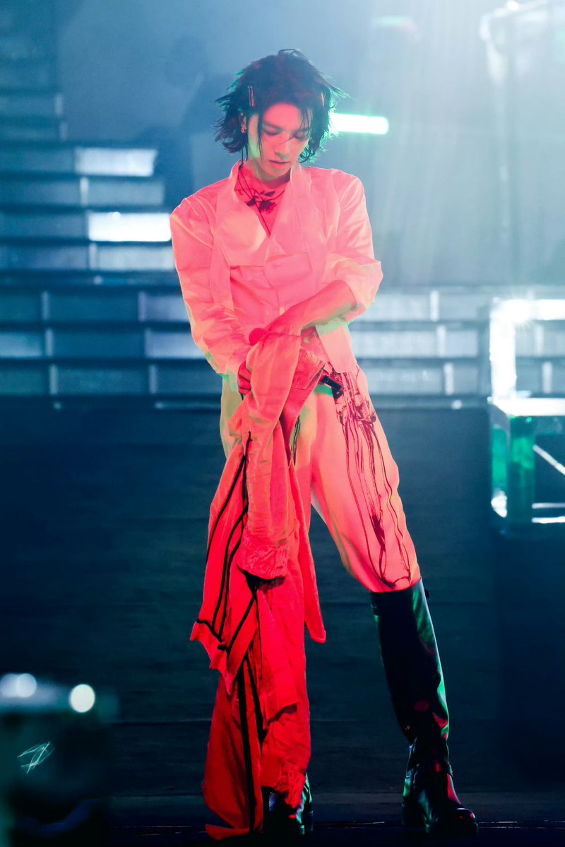 Hua Chenyu's body proportions.. so handsome 🤤

#HuaChenyu