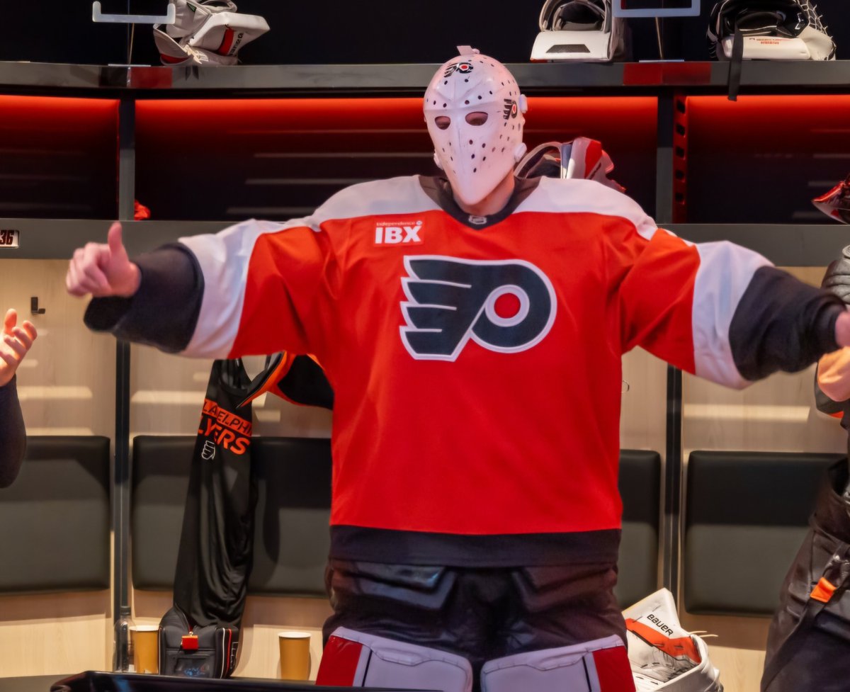 This season, the Flyers are awarding the guy they choose player of the game with a <a href="/bernieparent/">Bernie Parent</a> mask. Tonight, after win No. 1, team captain Sean Couturier (2G, 2A) deferred the honor to goalie Dan Vladar.