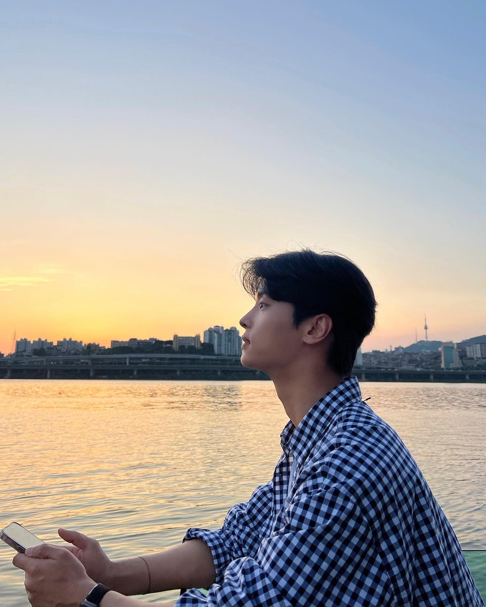 FRoad_N's tweet image. 차학연 보고싶어 라이브 필요해...♡