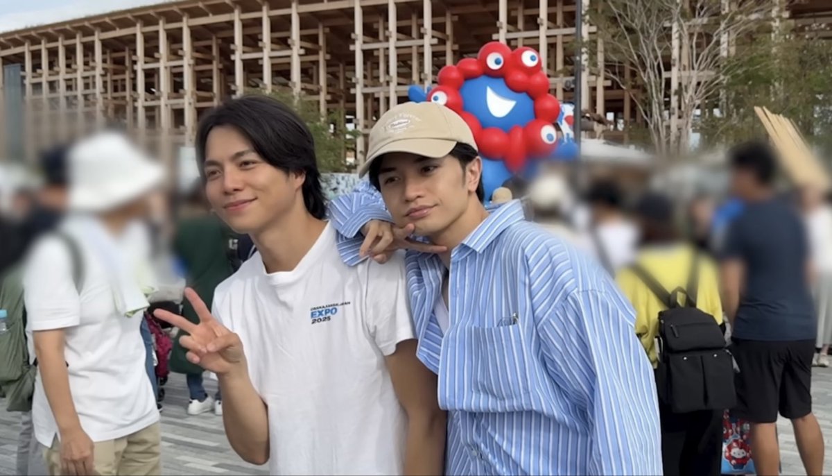 cdhx7al2keVTeOX's tweet photo. けんしげ万博デート⁉️
大阪関西万博になんと中島健人とWESTの　重岡大毅が来阪してる。
今回はプライベートで遊びに来た！
毎日、大阪は芸能人だらけだな。
 https://t.co/ljC1bk3Sym @YouTube https://t.co/4KeLIJ3CgB