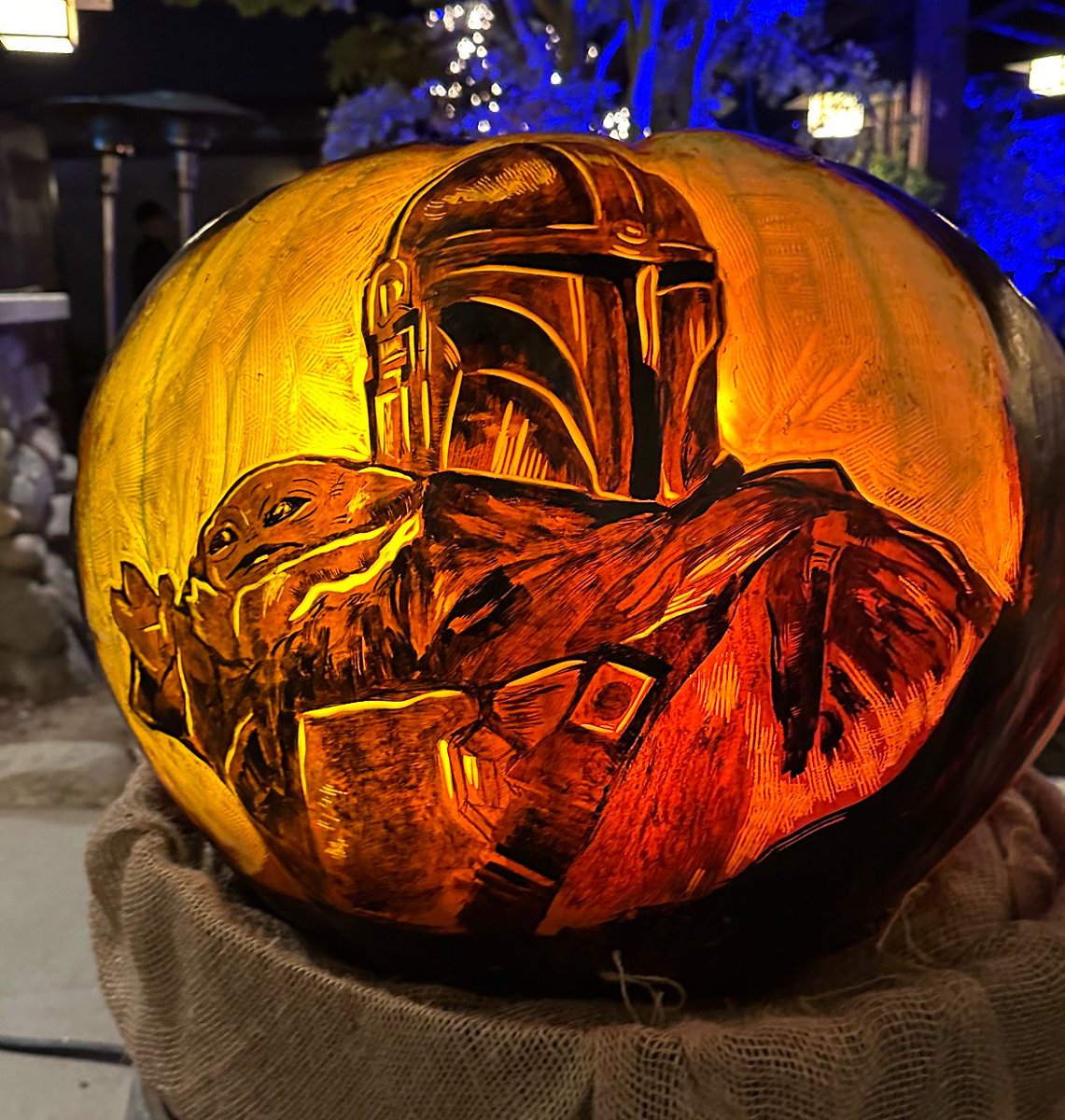 maxinepark's tweet photo. This might be the coolest #Halloween #pumpkin… 🎃#TheMandalorianAndGrogu #StarWars #ThisIsTheWay https://t.co/s5oCaKyiKL