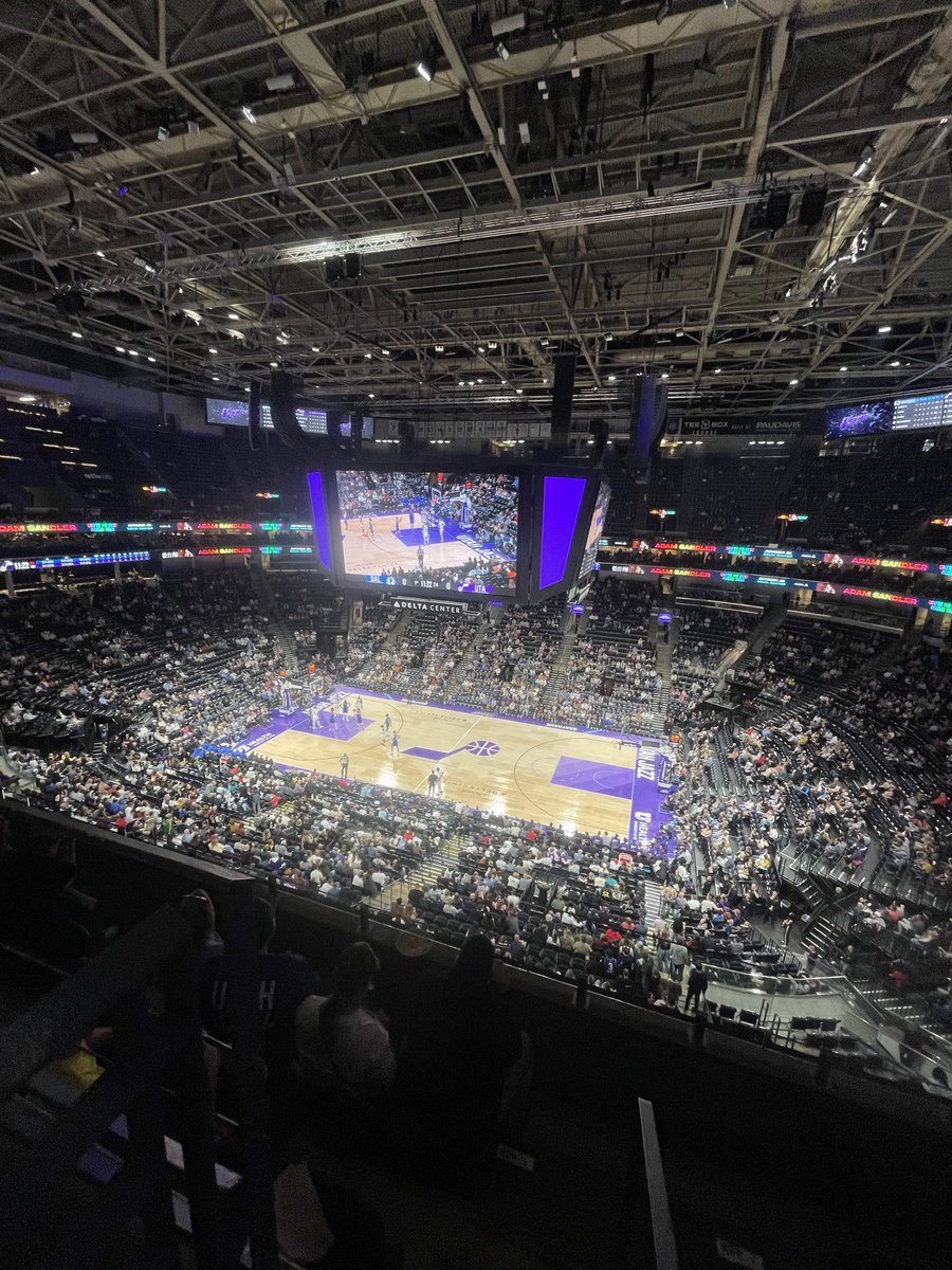 greenlightbball's tweet photo. Fun night in the Delta Center as the Mavs take down Utah 114-101

Quiet showings from Cooper Flagg and Ace Bailey, but Miles Kelly and Ryan Nembhard shined for Dallas.

Kelly: 14 PTS in 12 minutes

Nembhard: 6 PTS | 5 REB | 12 AST https://t.co/9za4oyp9GE