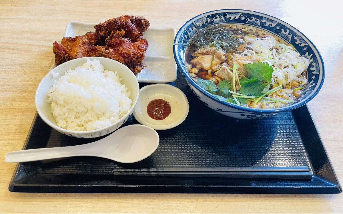 今飯！
山系無双烈火さん
烈火ラーメン🍜
山形鳥中華🍜
食す！Ψ(  ˙༥˙  )✨
#今日飯
#ラーメン