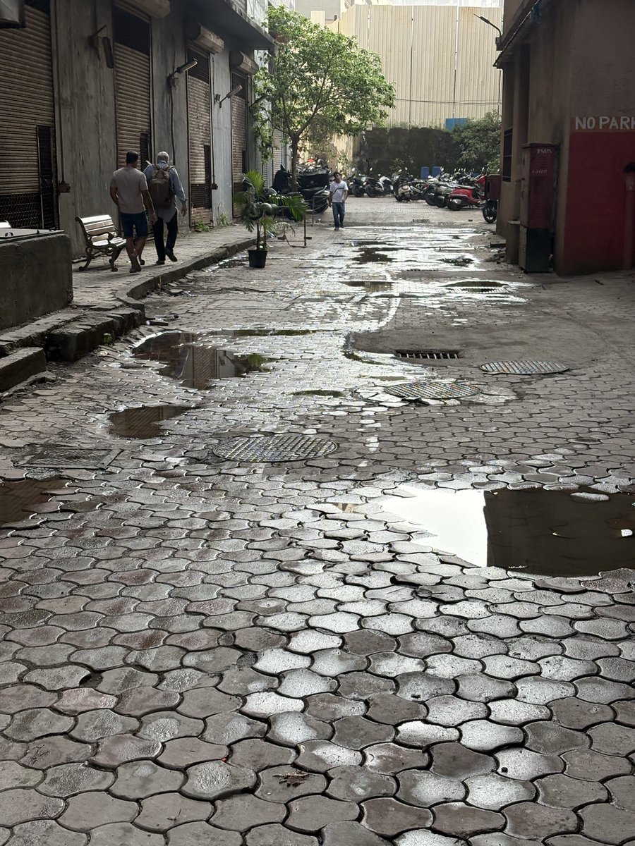 DipakTupkari's tweet photo. Today nothing changed Sukhakarta BMc staff quarters Curry road https://t.co/MujeT0t28Y