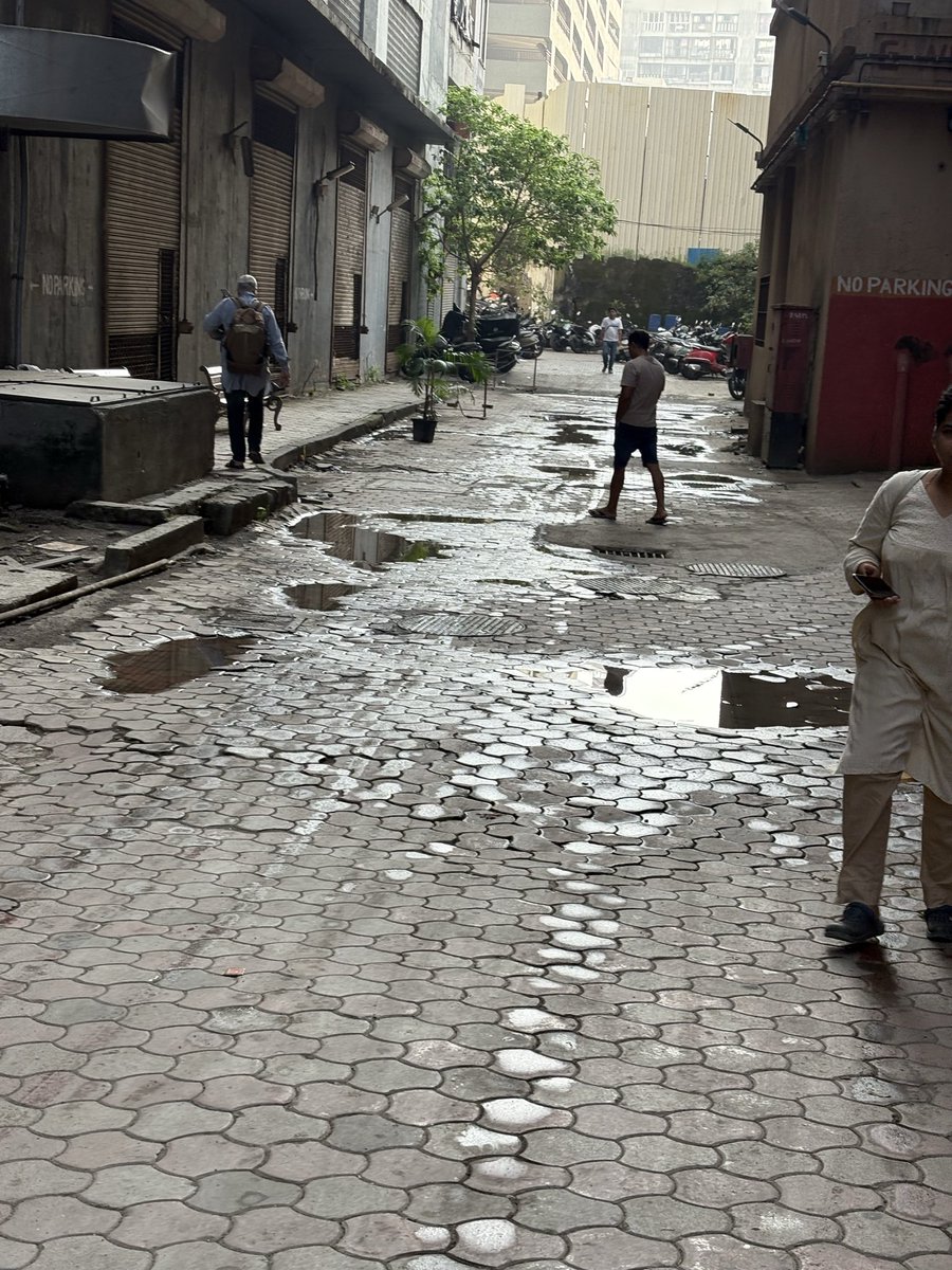 DipakTupkari's tweet photo. Today nothing changed Sukhakarta BMc staff quarters Curry road https://t.co/MujeT0t28Y