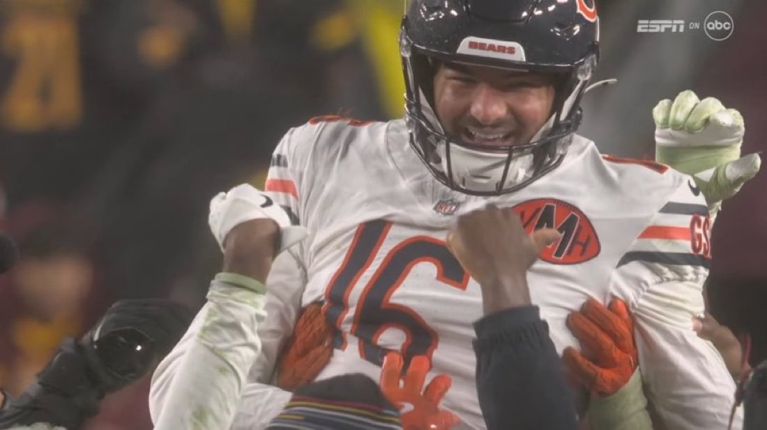 Con esta imagen de Moody, siendo feliz y yo con pesadillas constantes, oficialmente se cierra una de las peores semanas de mi vida en la NFL.

A la mierda.
