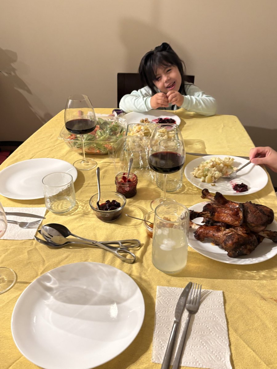 csurubio's tweet image. From #SophieMarieSuarez and her Awesome family, #HappyThanksgiving thanks @CanadianForces @rcmpgrcpolice @vicpdcanada @AbbyPoliceDept @VancouverPD @TorontoPolice for the #Security and #z.Love you assured us daily. #ThanksGodFor #Canada. God bless your lives and families.