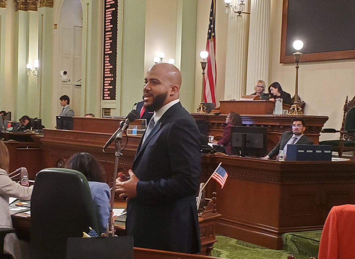 TonyRayHarvey's tweet photo. SB 247 signed into law. 
Incarcerated and youth crew members to be paid an hourly $7.25 while assigned to an active fire incident. Grants county jail inmates assigned to conservation camps more credit for time and mandates wage rate reviewed annually. 

@CaliforniaBlac2 #CALeg https://t.co/f0WBjzR7Dd
