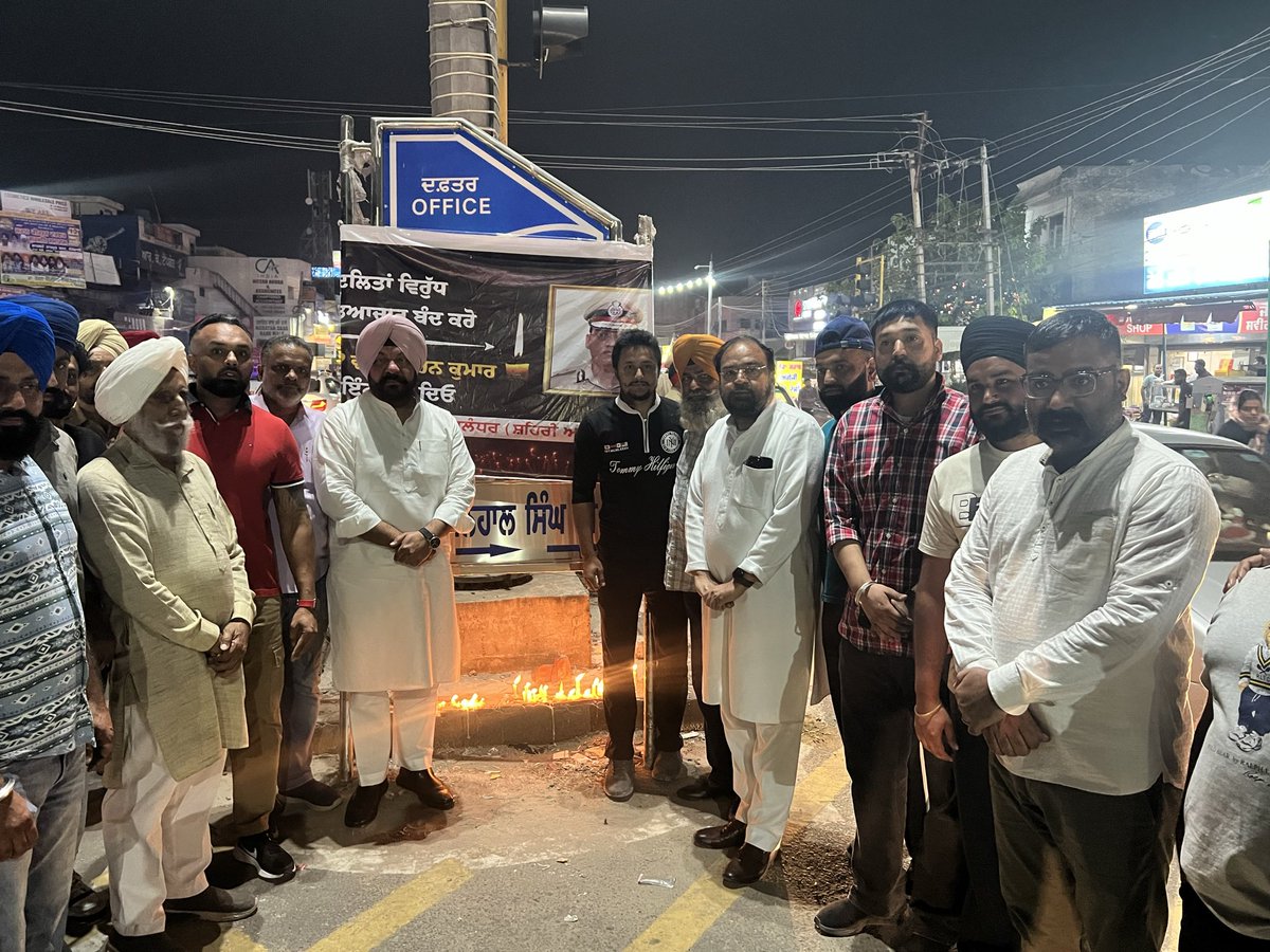 sukhwinderkotli's tweet image. आईपीएस अधिकारी वाई. पूरन कुमार को न्याय दिलाने के लिए जालंधर में कैंडल मार्च निकाला गया। इस अवसर पर वरिष्ठ कांग्रेस नेता और कार्यकर्ता मौजूद थे।
विधायक सुखविंदर सिंह कोटली, आदमपुर
#JusticeForPooranKumar #DalitJustice #HumanRights #kotli4adampur #SukhwinderSinghKotli…
