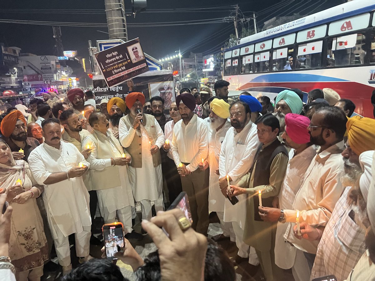 sukhwinderkotli's tweet image. आईपीएस अधिकारी वाई. पूरन कुमार को न्याय दिलाने के लिए जालंधर में कैंडल मार्च निकाला गया। इस अवसर पर वरिष्ठ कांग्रेस नेता और कार्यकर्ता मौजूद थे।
विधायक सुखविंदर सिंह कोटली, आदमपुर
#JusticeForPooranKumar #DalitJustice #HumanRights #kotli4adampur #SukhwinderSinghKotli…