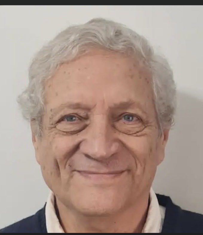 HagridDeBoca's tweet photo. El militante libertario Juan Carlos Gil le pegó a una vecina de Quilmes que se manifestaba pacíficamente durante un recorrido de Santilli.  El "valiente" abogado compitió con una lista de LLA por la conducción del Colegio de Abogados de Quilmes https://t.co/rdXaAubBqI