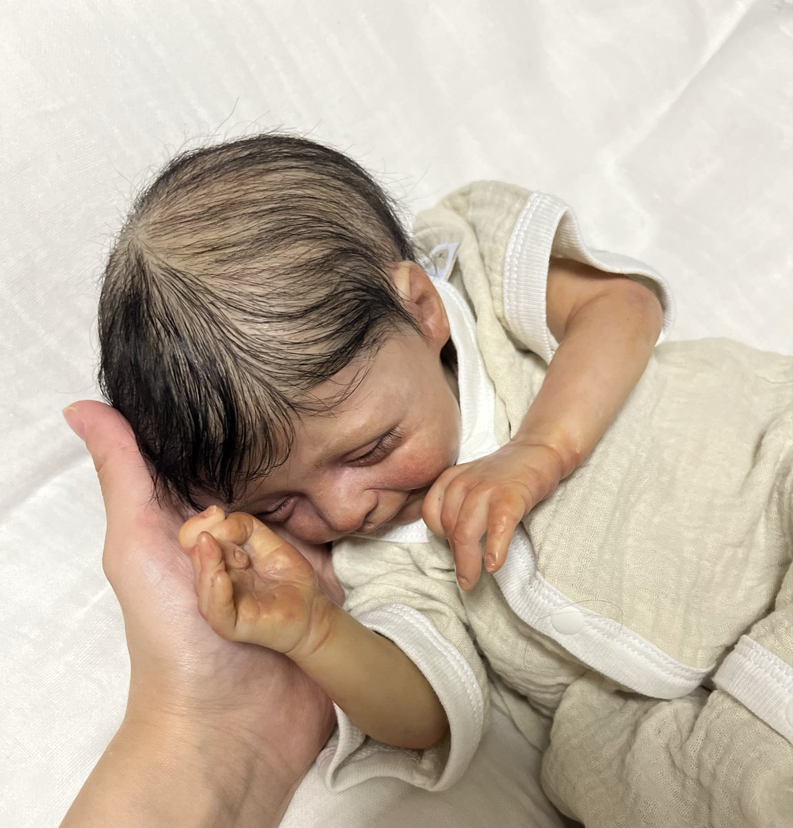 ice3dolls's tweet photo. 主人から少し驚かれながらも制作しました 🫣
制作も投稿も幼い子の形と思えば確かにとても繊細なジャンルだと思います⋆*

#リボーンドール
 #reborndoll https://t.co/SM6zZdkg4K
