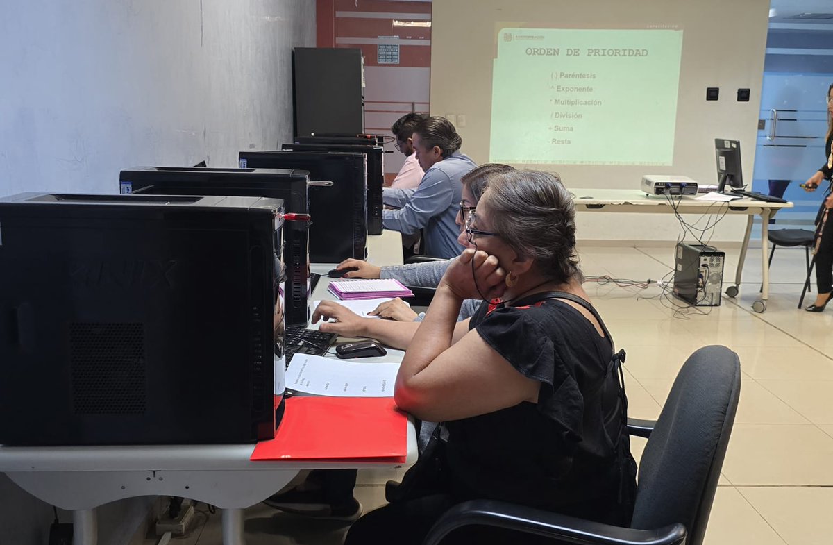 📌Funcionariado adscrito a la <a href="/CCO_GobOax/">Casa de la Cultura Oaxaqueña</a> participó en el curso: Fórmulas y funciones básicas de Microsoft Excel, con el fin de optimizar sus actividades institucionales mediante el uso adecuado de las herramientas digitales. 👩🏻‍💻👨🏻‍💻