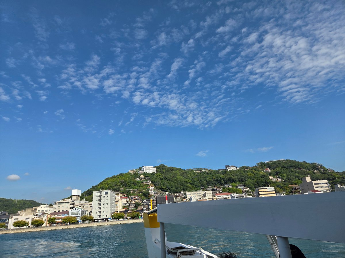 lupinthefire's tweet photo. 【しまなみ海道回顧録4】
先週の今日がしまなみデビューの日でした。初のディスク輪行だったのに手際よくできた✌(でも自転車組立場の裏で組立やってましたw)
尾道から船で向島に渡ってスタート🚴‍♂️
セットしたナビも不要なほどルートがわかりやすくて感動💕
でも景色に夢中で初日3回コースアウトした🤣 https://t.co/WBOJtcjivR