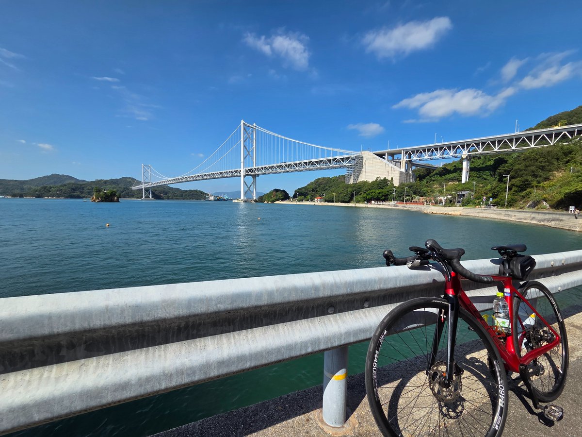 lupinthefire's tweet photo. 【しまなみ海道回顧録4】
先週の今日がしまなみデビューの日でした。初のディスク輪行だったのに手際よくできた✌(でも自転車組立場の裏で組立やってましたw)
尾道から船で向島に渡ってスタート🚴‍♂️
セットしたナビも不要なほどルートがわかりやすくて感動💕
でも景色に夢中で初日3回コースアウトした🤣 https://t.co/WBOJtcjivR