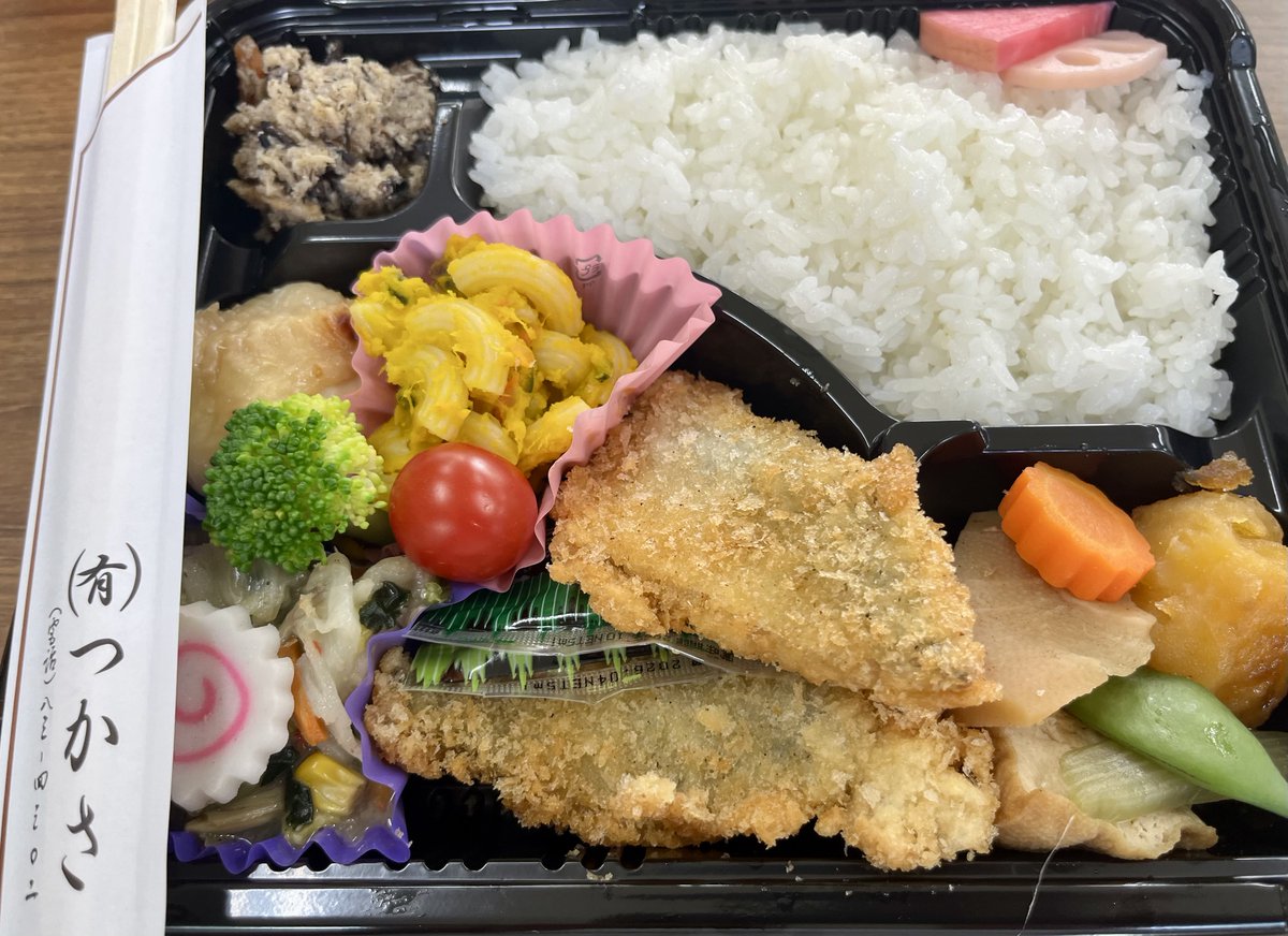 神奈川県開成町

“つかさ惣菜店“さん

仕出し弁当!!! ご馳走様です😊

＠ 金井島自治会敬老会

おめでとうございます㊗

#開成町 #開成町お惣菜 #開成町お弁当 #開成郷弁 #つかさ #地域内経済循環