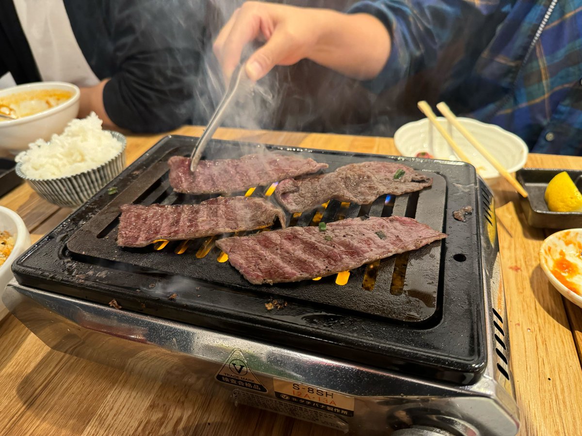 先週の金曜日は、チームメンバーで焼肉に行きました🍖
チームメンバーでの懇親会には、会社から補助がでるので、タダでご飯が食べれちゃいます🍻
美味しいお肉で英気を養って、今週も全力で頑張ります！
#エンジニア募集 #エンジニアと繋がりたい #エンジニア採用 #エンジニア #IT
