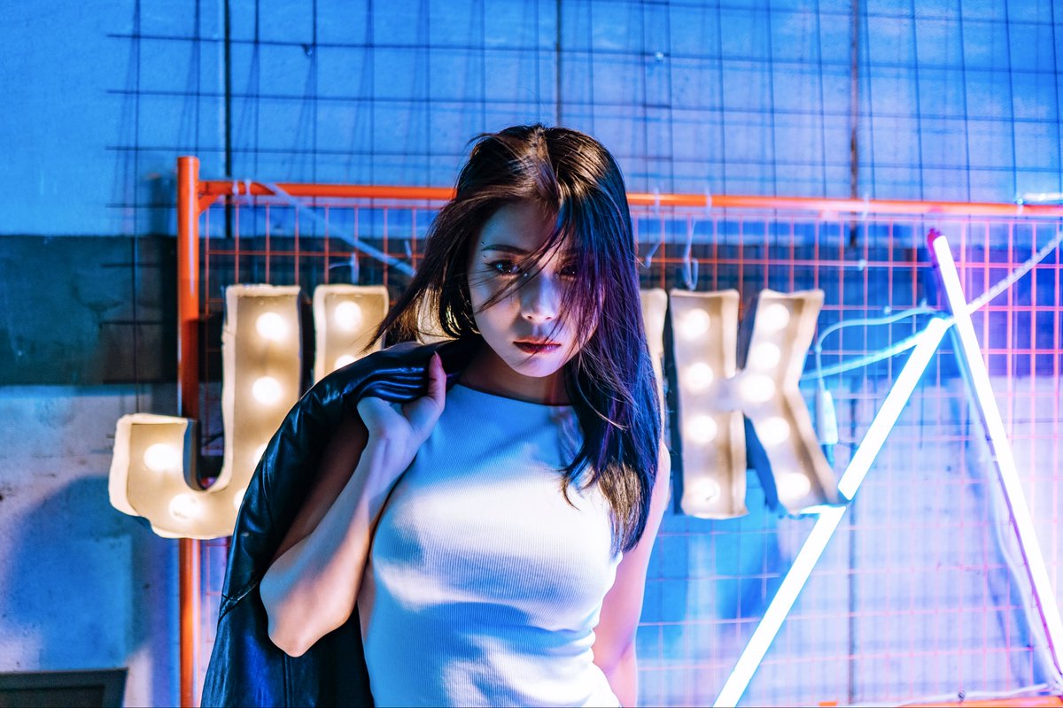 tatyu5853's tweet image. 「蒼い視線。」

model:Mari
@mari_PHOTOMO 

#ネオンサイン #urbannight #neonvibes #cityportrait #blueaesthetic #네온감성 #도시밤