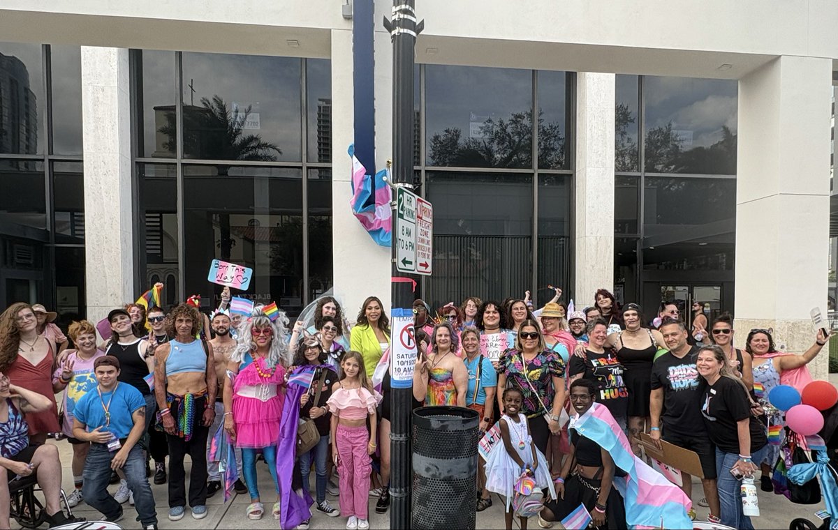 bigdreamerash's tweet photo. This Saturday marks a year since I was honored to serve as one of the grand marshals for the Orlando Pride festival—a recognition that holds deep meaning for me. It was an unforgettable experience that I will always treasure. This year, I am excited to march alongside incredible individuals who embody the spirit of unconditional love and unity. I invite you to join us at 4 PM and be part of this powerful celebration. Together, we can send a message of hope and solidarity to the world. Let’s make this event unforgettable! 🩵🤍🩷

I love you, Orlando! 🙏🏼💫

Este sábado se cumple un año desde que tuve el honor de ser el gran mariscal del festival Orlando Pride, un reconocimiento que tiene un profundo significado para mí. Fue una experiencia inolvidable que siempre atesoraré. Este año, estoy emocionado de marchar junto a personas increíbles que encarnan el espíritu del amor incondicional y la unidad. Los invito a unirse a nosotros a las 4 PM y ser parte de esta poderosa celebración. Juntos, podemos enviar un mensaje de esperanza y solidaridad al mundo. ¡Hagamos de este evento algo inolvidable! 🩵🤍🩷

I love you, Orlando! 🙏🏼💫