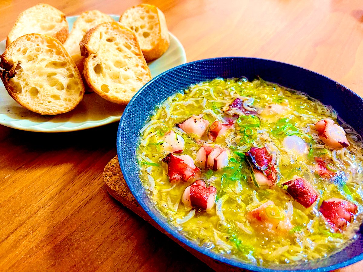 割とオフ会的なところで料理を提供するので
暇な日に試作をしておりますが
本日はお昼にタコとしらすのアヒージョを🐙
家に鷹の爪が無くてパンチに欠けてしまった。
もっと美味しくできるな🤔
#佐竹オスス飯