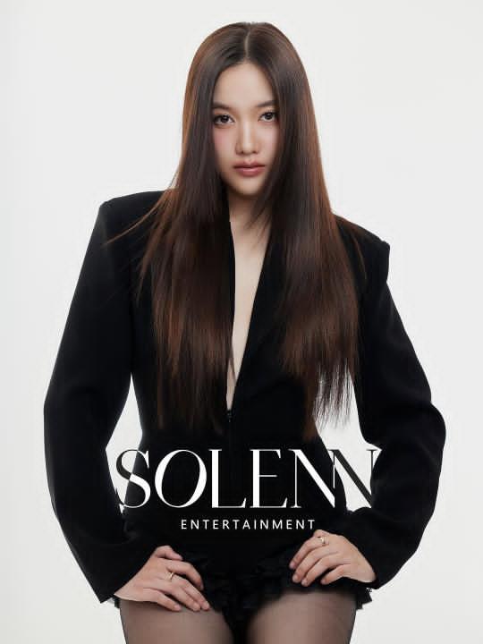 TrendForFREEN's tweet image. A new journey begins. Frèen stepping into a new chapter with SOLENN ENTERTAINMENT. So proud and excited to see what's coming next🖤🫶💪
#SolennEntertainment
#srchafreen #FreenSarocha
#GIRLFREEN