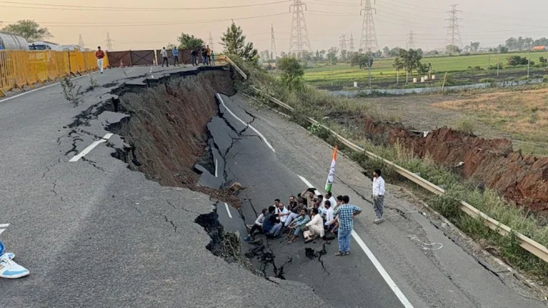 Arun2981's tweet image. New Day
New Road Development
This time Madhya Pradesh
Thank you Gadkari ji for American level roads