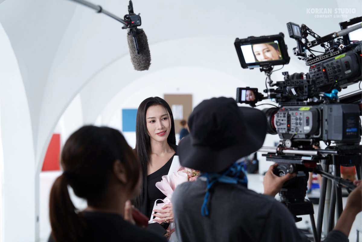 korkanstudio's tweet image. (Spoil) Behind the scenes Pilot
#OnceAgainอีกครั้งในหัวใจ
วีรินทร์ และ มีมี่ พร้อมเจอทุกคนแล้วนะคะ
แอบมาให้ทายวันปล่อย Pilot ใบ้ว่าวีคหน้าค่ะ 😜
Let you guess when the pilot on air (here’s a hint: it’s next week!)
#SulaxMulan
#MulanSS #LuxSulax
#korkanstudio