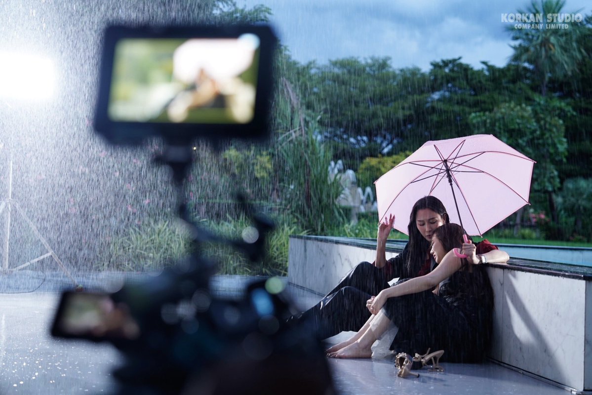 korkanstudio's tweet image. (Spoil) Behind the scenes Pilot
#OnceAgainอีกครั้งในหัวใจ
วีรินทร์ และ มีมี่ พร้อมเจอทุกคนแล้วนะคะ
แอบมาให้ทายวันปล่อย Pilot ใบ้ว่าวีคหน้าค่ะ 😜
Let you guess when the pilot on air (here’s a hint: it’s next week!)
#SulaxMulan
#MulanSS #LuxSulax
#korkanstudio