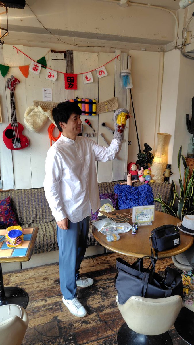 今日から「編み物男子展〜赤で編むホゥ!〜」開催ホゥ。
カフェな。にて10/14〜11/9まで。
#編み物男子展 #カフェな