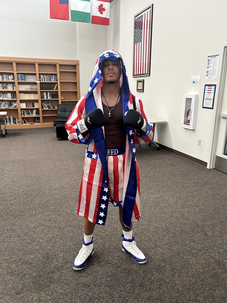 PrincipalOrr's tweet image. “Character Day” at DCA. Einstein, Creed, Fat Albert, and The Lorax!!!! 😂😂😂
#HomecomingWeek #StudentCulture