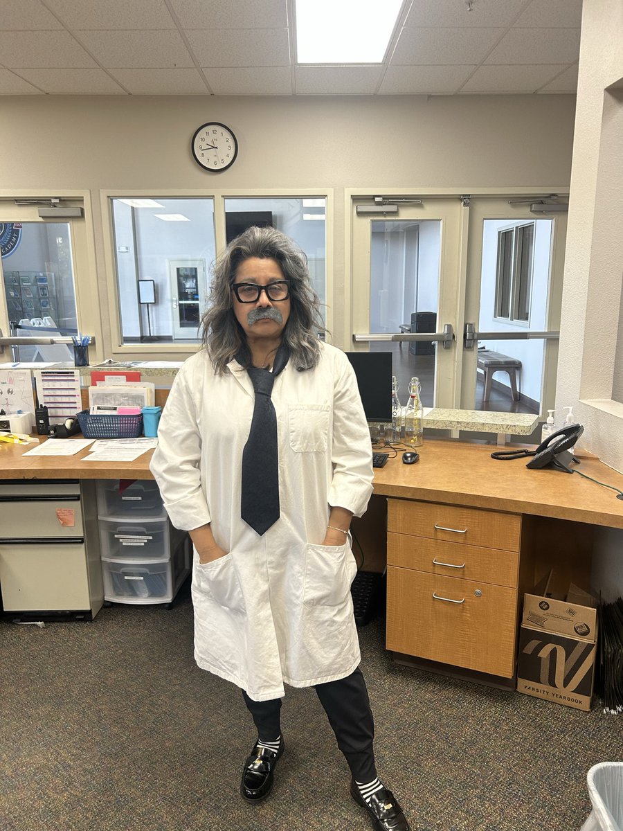 PrincipalOrr's tweet image. “Character Day” at DCA. Einstein, Creed, Fat Albert, and The Lorax!!!! 😂😂😂
#HomecomingWeek #StudentCulture