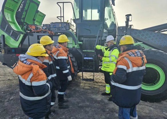 InnaLeeinne's tweet photo. My friend at the construction site told me this machine is incredibly comfortable to operate, and all the colleagues really enjoy driving it.😀
#XCMG #SANY #LOADER #electricshock https://t.co/YfzWAkEOtV
