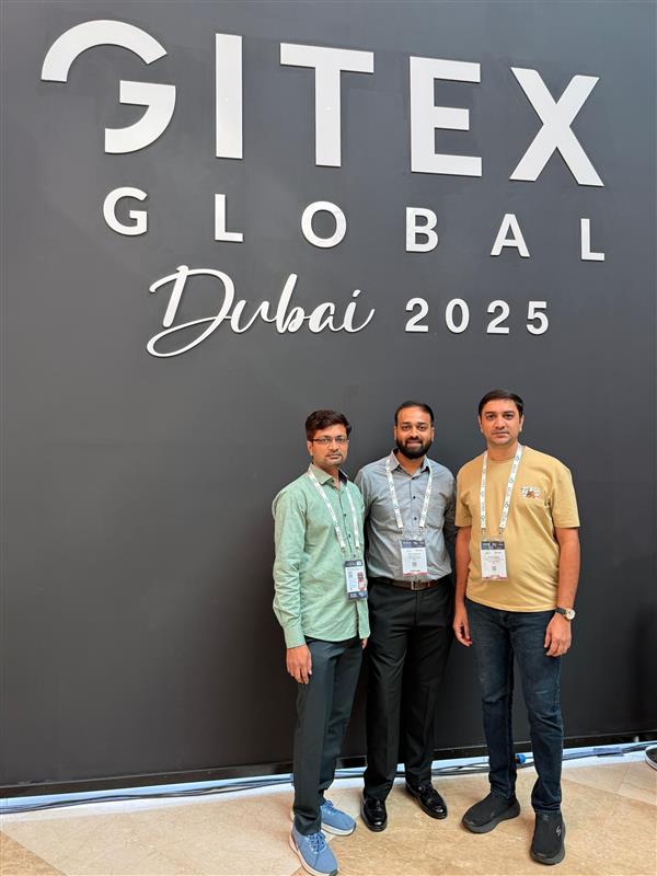 identixweb's tweet image. Day 1 of Identixweb at @GITEX_GLOBAL 

We stepped into a world where ideas come alive and collaboration builds the future.

Gitex is always about connecting with the people who are shaping what’s next.

Discover us: identixweb.com

#GITEXGLOBAL2025 #technology
