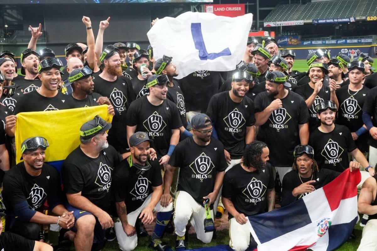 FauxJedHoyer's tweet photo. This is gonna be so fun to use forever. Thanks @Brewers !!

#FlyTheL https://t.co/6iNgRRK0be
