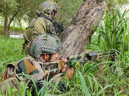 updates9696's tweet photo. BIG BREAKING: 🚨
Two Pakistani terrorists were killed as the Indian Army foiled a major infiltration attempt in North Kashmir’s Kupwara. Operation still underway.
#IndianArmy #KupwaraOperation #jammukashmir #InfiltrationFoiled https://t.co/sBUWgrYErs