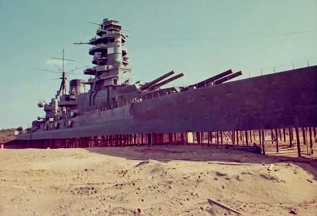 70年公開 『映画トラトラトラ』
実物大に制作された戦艦長門

福岡県遠賀群芦屋町の海岸に木材で
実物大のオープンセットが作られた