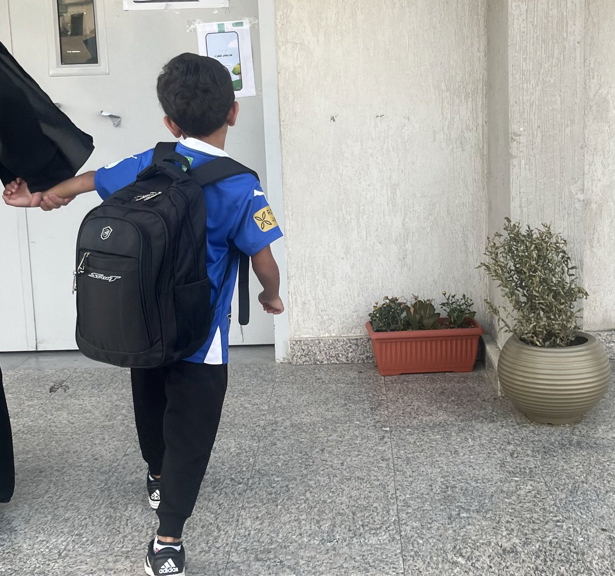 والله ياخاله من حقه ، النزيه مايرضى يلبس الهلال