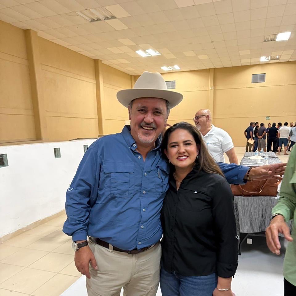 CelidaLopezc's tweet image. El Golfo de Santa Clara late con la fuerza del mar y de su gente. 🌊
Acompañados por el comisionado nacional de Acuacultura y Pesca, Mtro. Rigoberto Salgado, y el alcalde de San Luis Río Colorado, @CesarIvan2018, fortalecemos los acuerdos que impulsan una pesca responsable,…